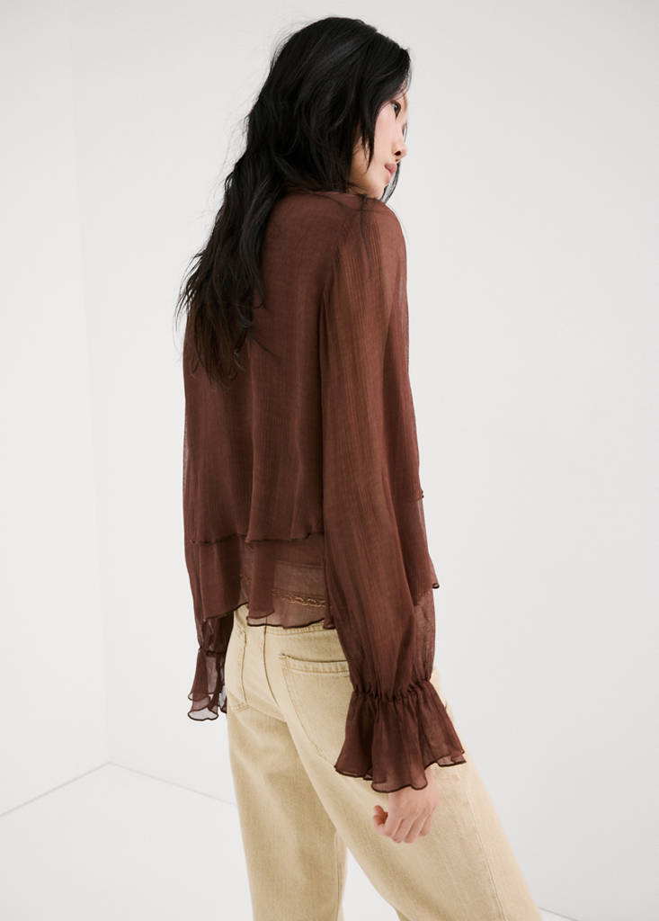 Blusa Con Volantes Cuello Subido