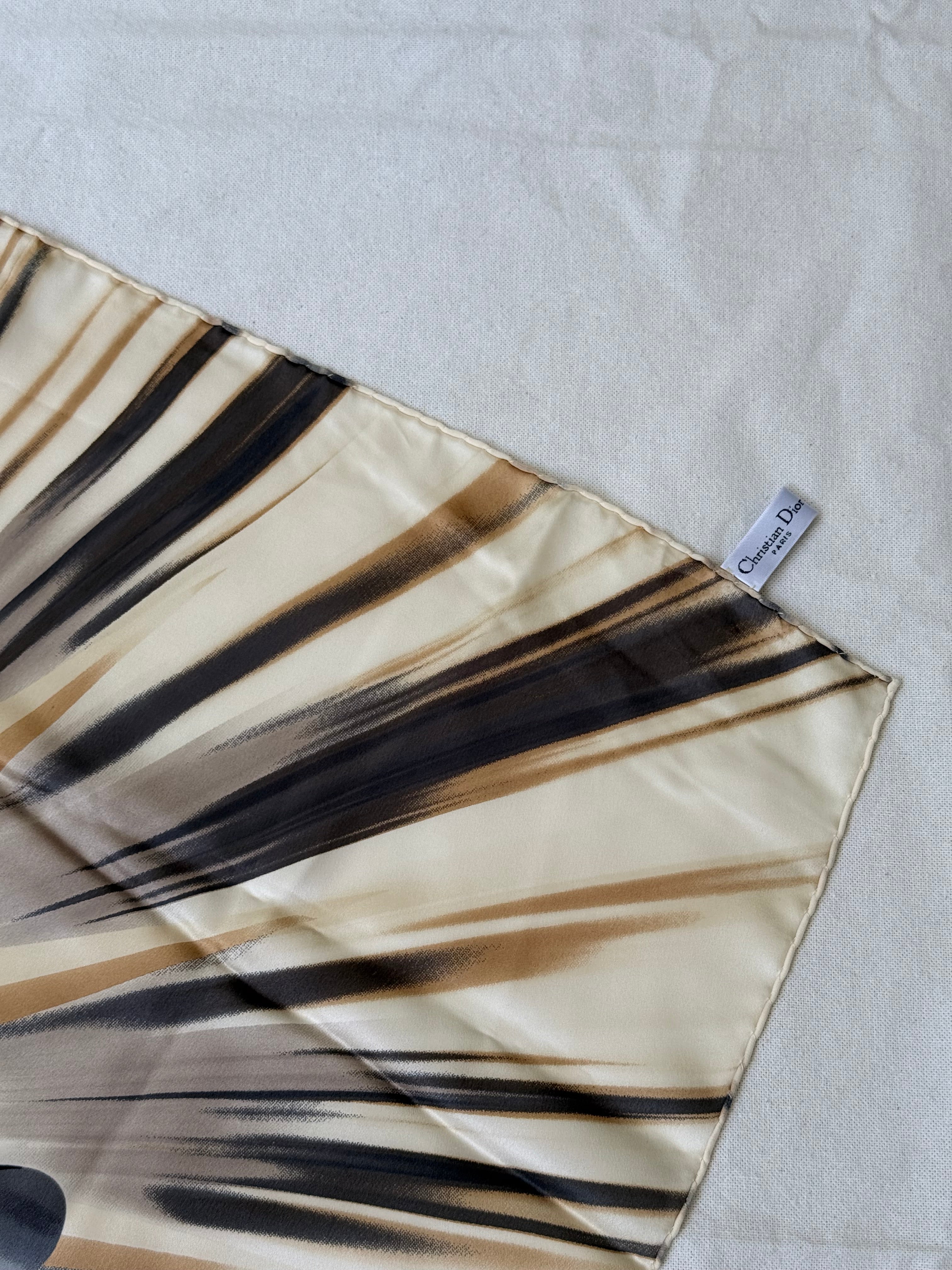 Foulard Christian Dior Vintage – Inscription Dior