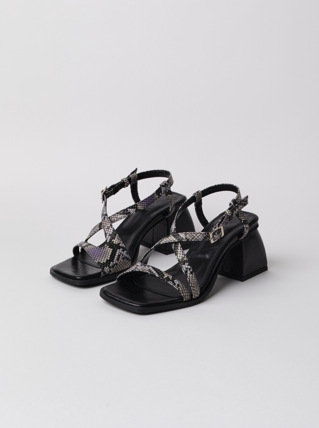 Sandalias cuadradas de pitón aplastadas