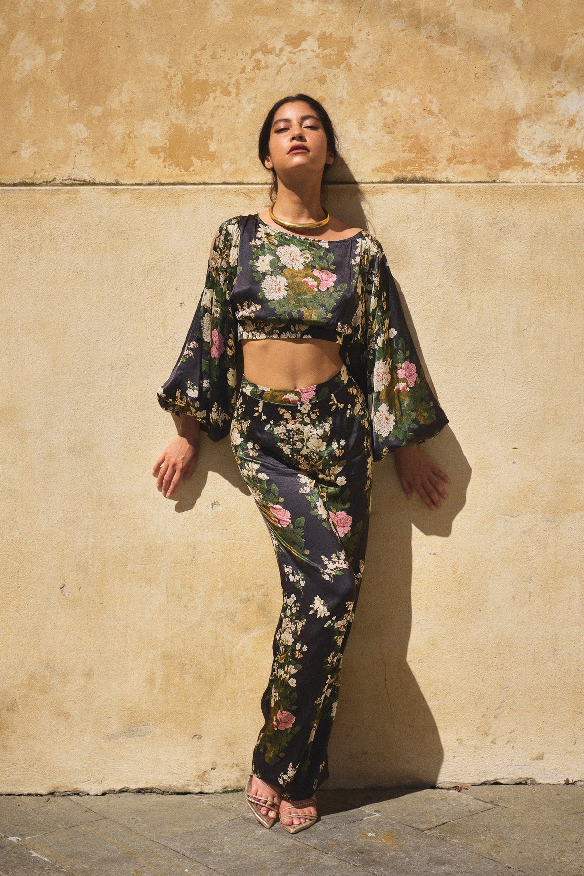 Pantalón recto con estampado de peonías chinas – Negro