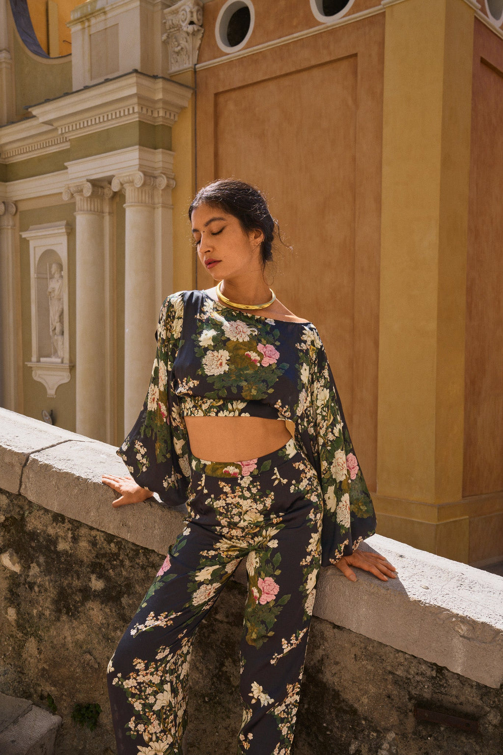 Pantalón recto con estampado de peonías chinas – Negro