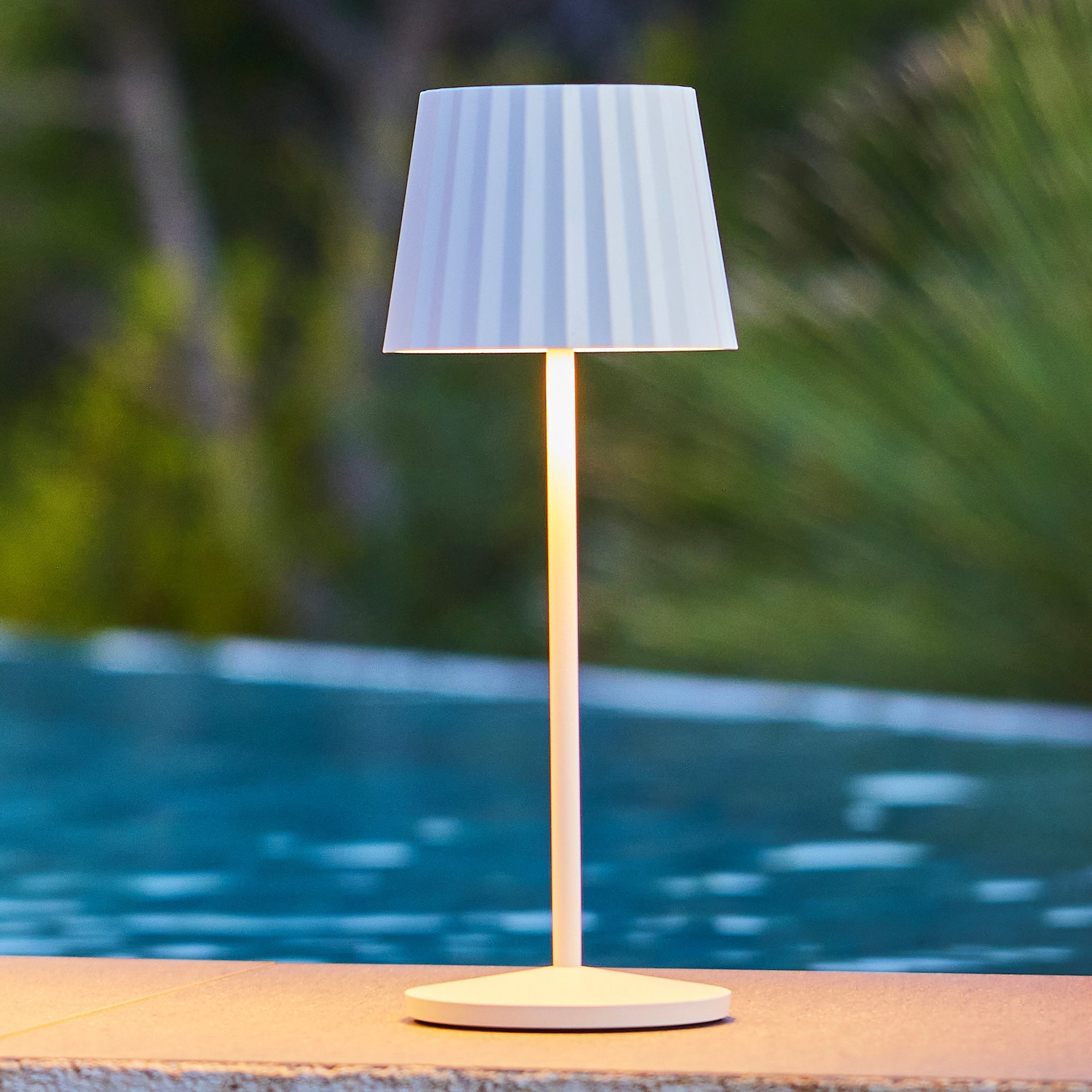 Abby - Wireless Table Lamp - Steel - White