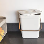 Boden - Cubo de compost de mesa 5L - Plástico reciclado - Blanco