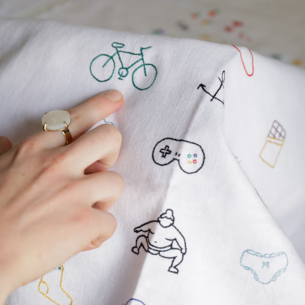 Realizza Il Tuo Ricamo Su T-Shirt - Parigi - 1 Posto