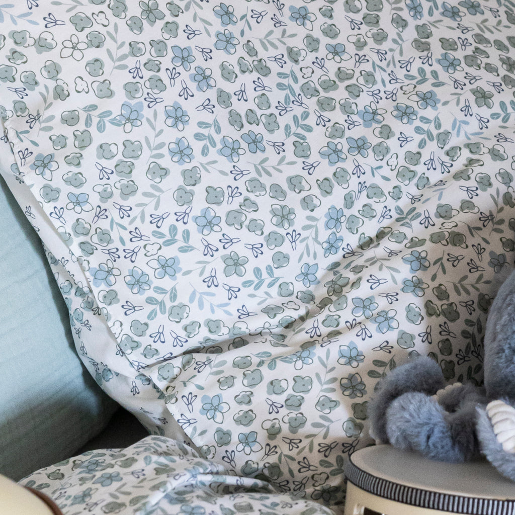 Blanc Cerise – Aquarelle - Housse De Couette + Taie D'Oreiller - Celadon, parure de lit en coton blanc & bleu "fleurs", avec peluche