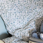 Blanc Cerise – Aquarelle - Housse De Couette + Taie D'Oreiller - Celadon, parure de lit en coton blanc & bleu "fleurs", avec peluche