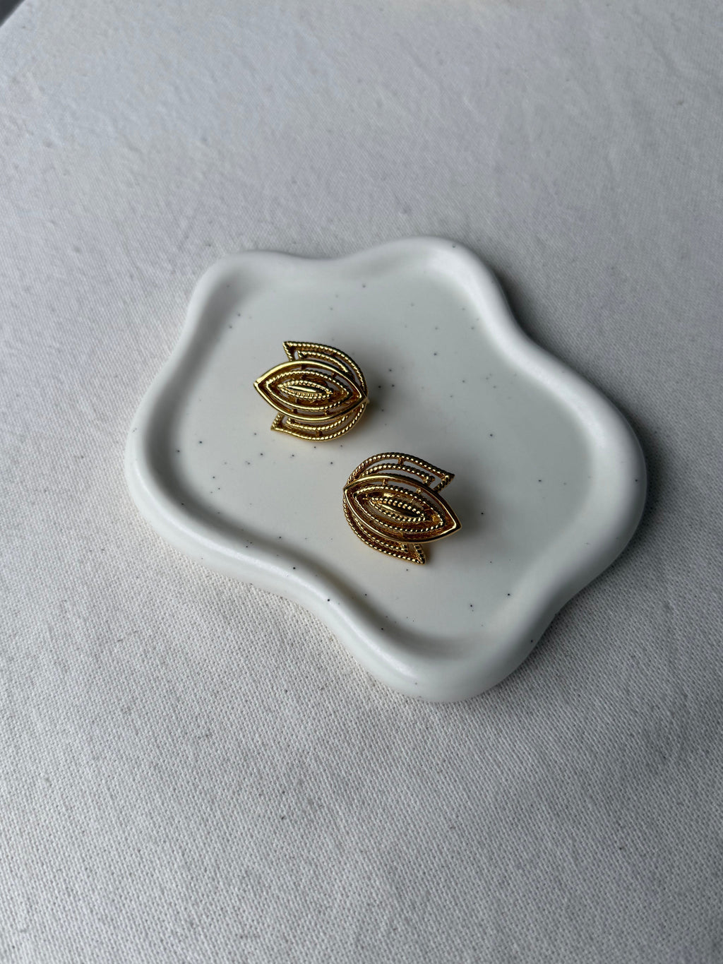 Boucles D'Oreilles Trifari Vintage - Feuillage Doré Ajouré