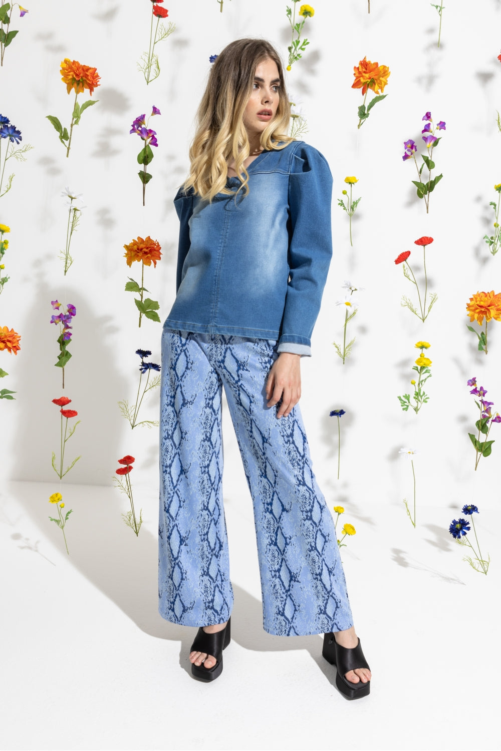Los pantalones azules de Iggy Python