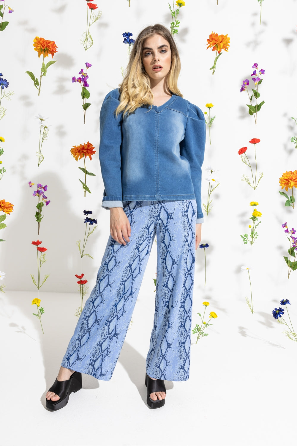 Los pantalones azules de Iggy Python