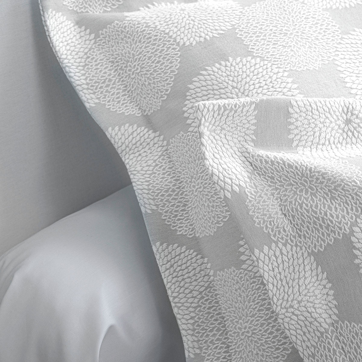 Dahlia - Funda de Almohada Decorativa - Gris