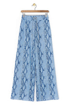 Los pantalones azules de Iggy Python
