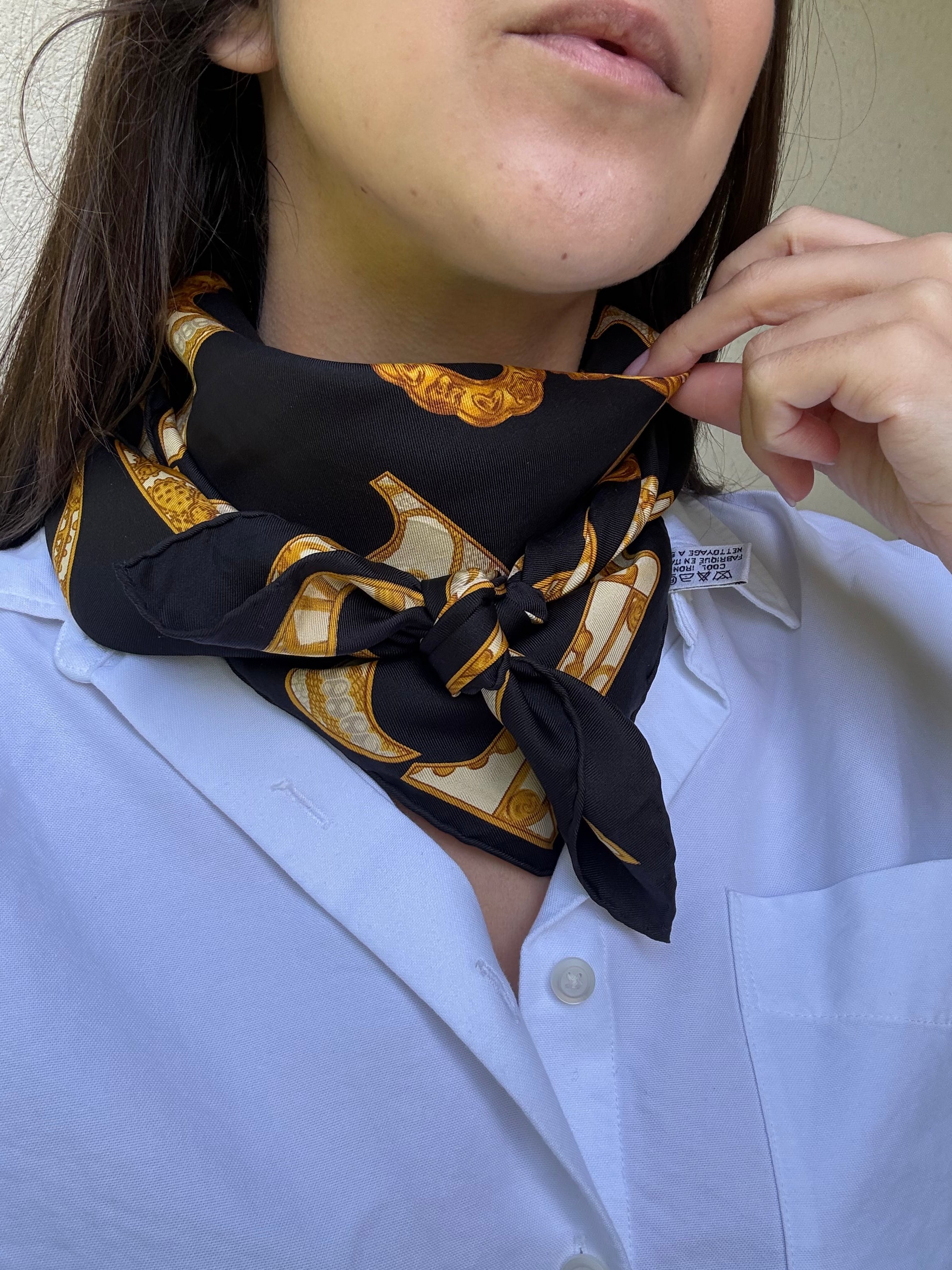 Nina Ricci Scarf – Chains And Monogram