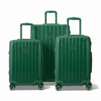 Tres maletas rígidas GYL Intemporelle verde abeto, formato cabina y bodega, con asa trolley desplegada.  #couleur_sapin