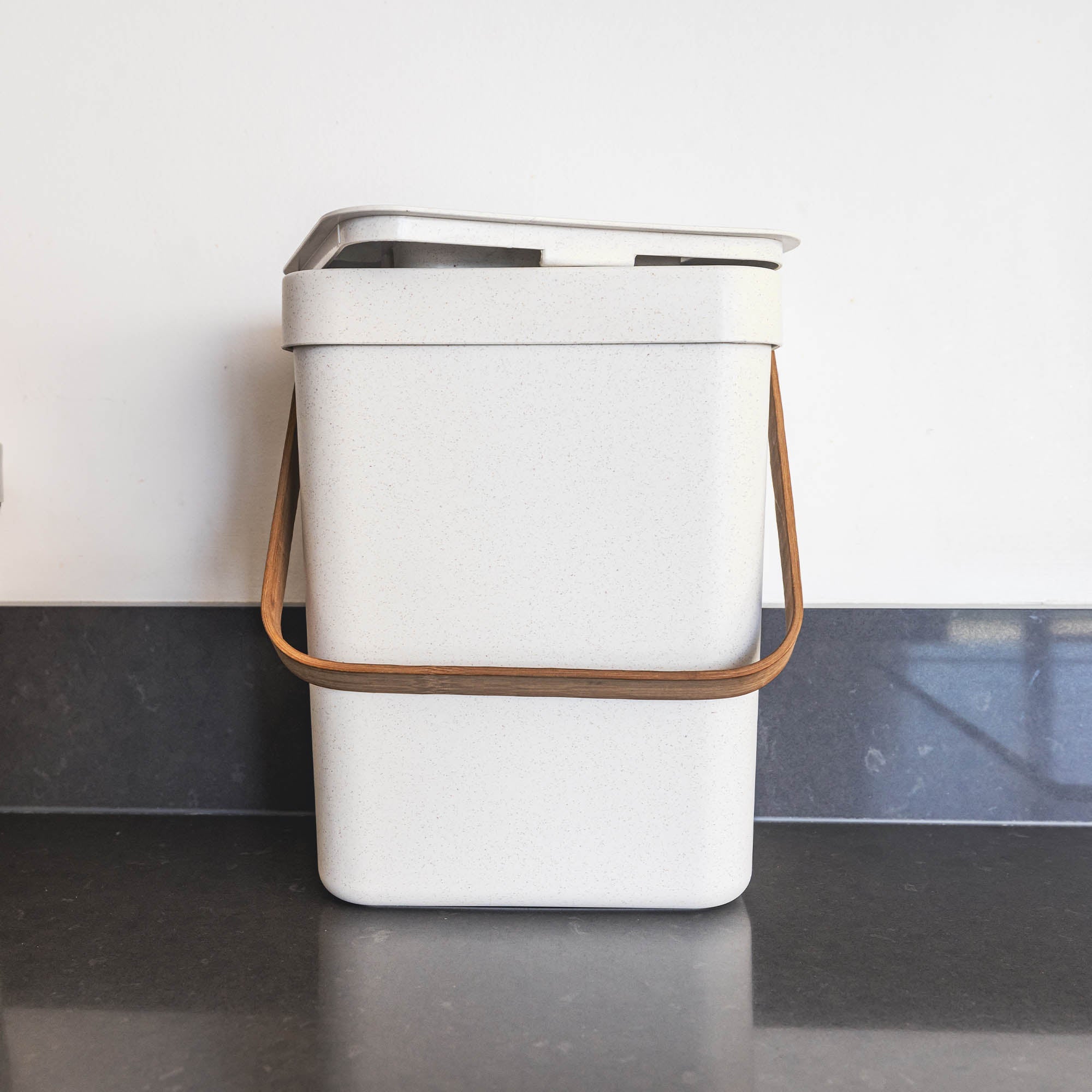 Boden - Cubo de compost de mesa 5L - Plástico reciclado - Blanco