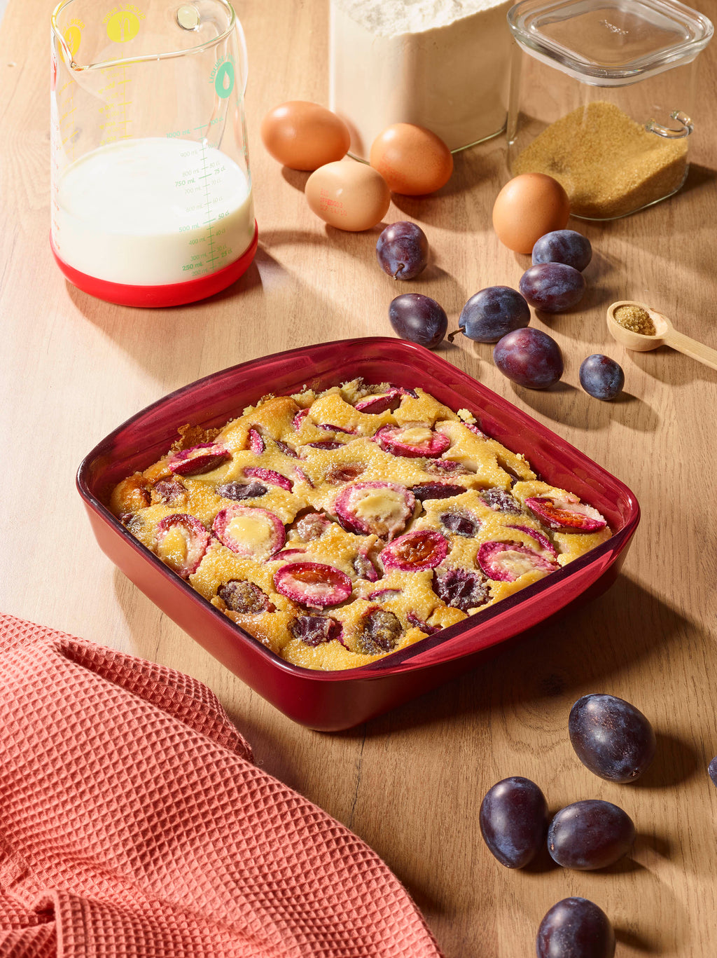 Rectangular Glass Oven Dish With Lid - Garnet Red