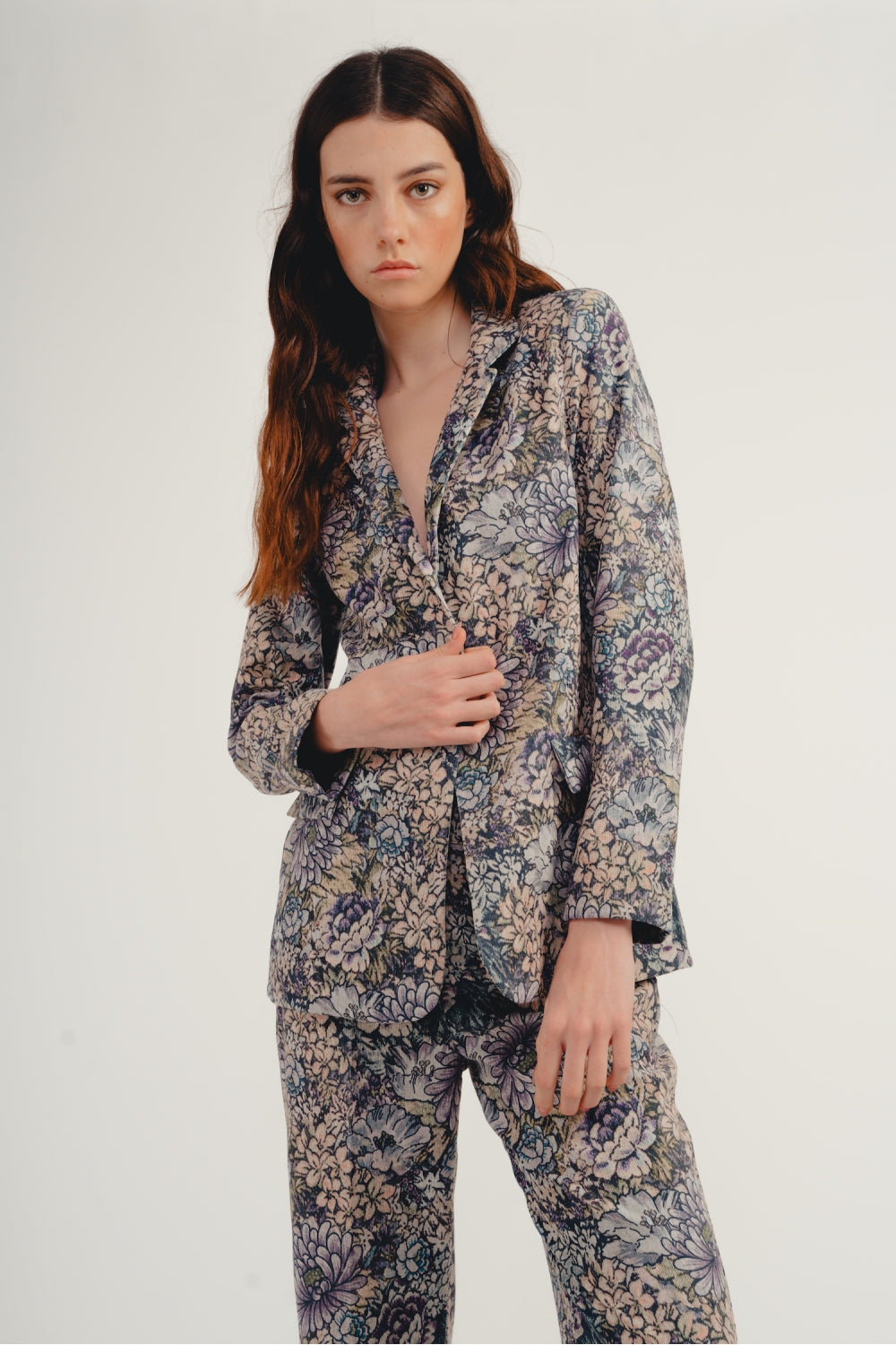 Blazer Kirstie de terciopelo tipo alfombra con flores azules
