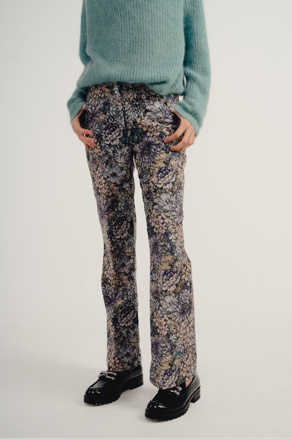 The Randy Trousers In Blue Flowers Carpet Velvet