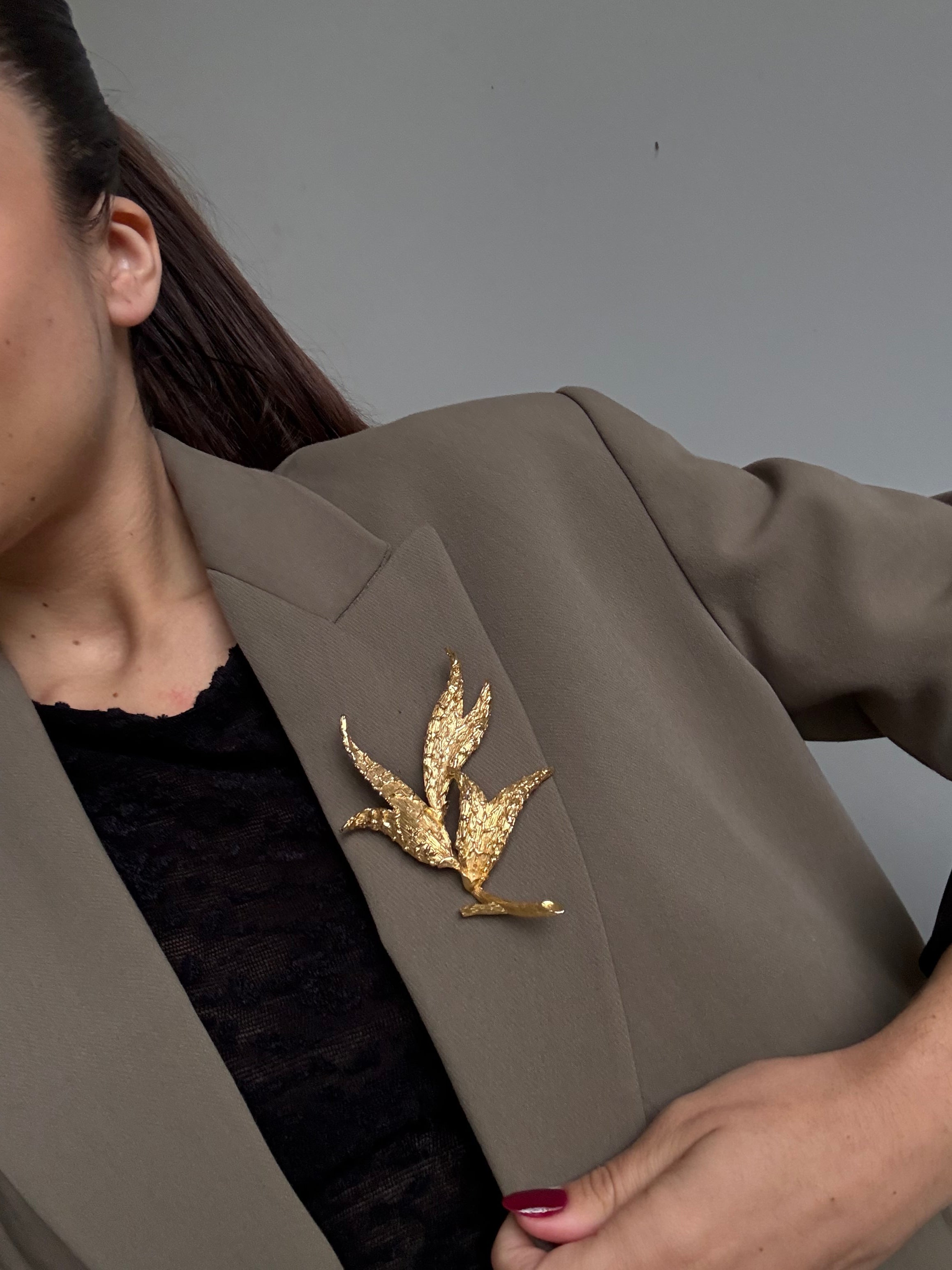 Broche de esfinge vintage - Follaje de oro texturizado