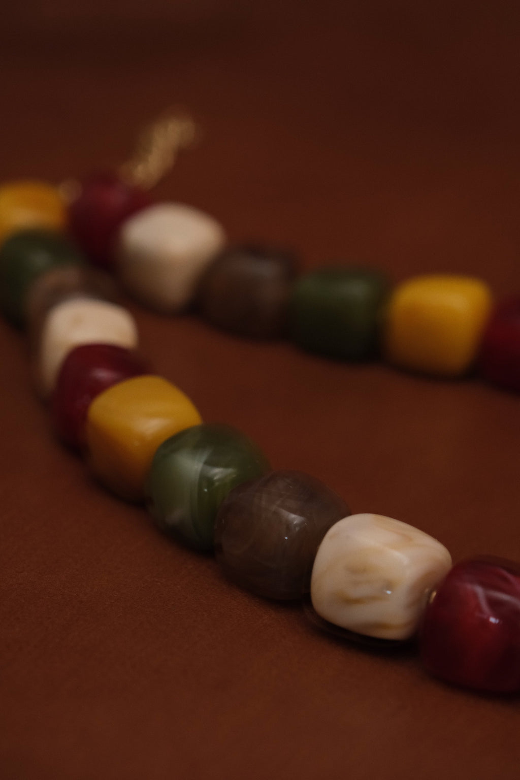 Collier Perles Cubiques Jaune/Kaki