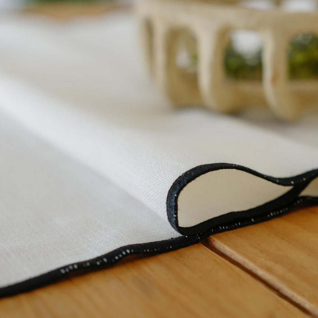 Ernest - Chemin De Table - Blanc/Noir