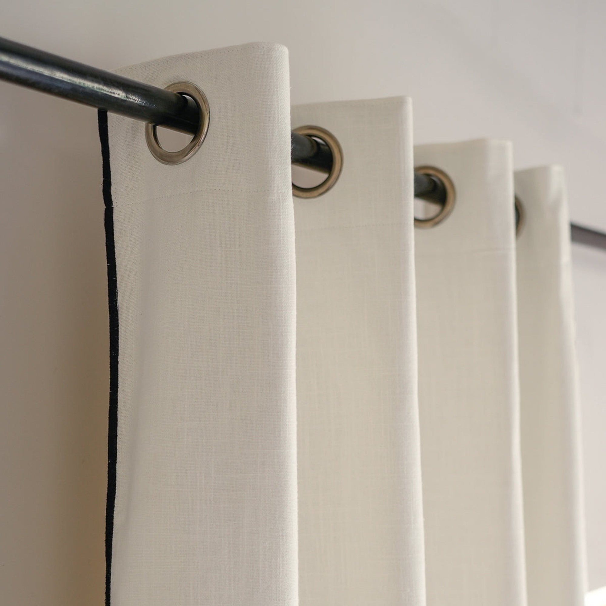 Jules - Eyelet Curtain - Cotton Canvas - White/Black