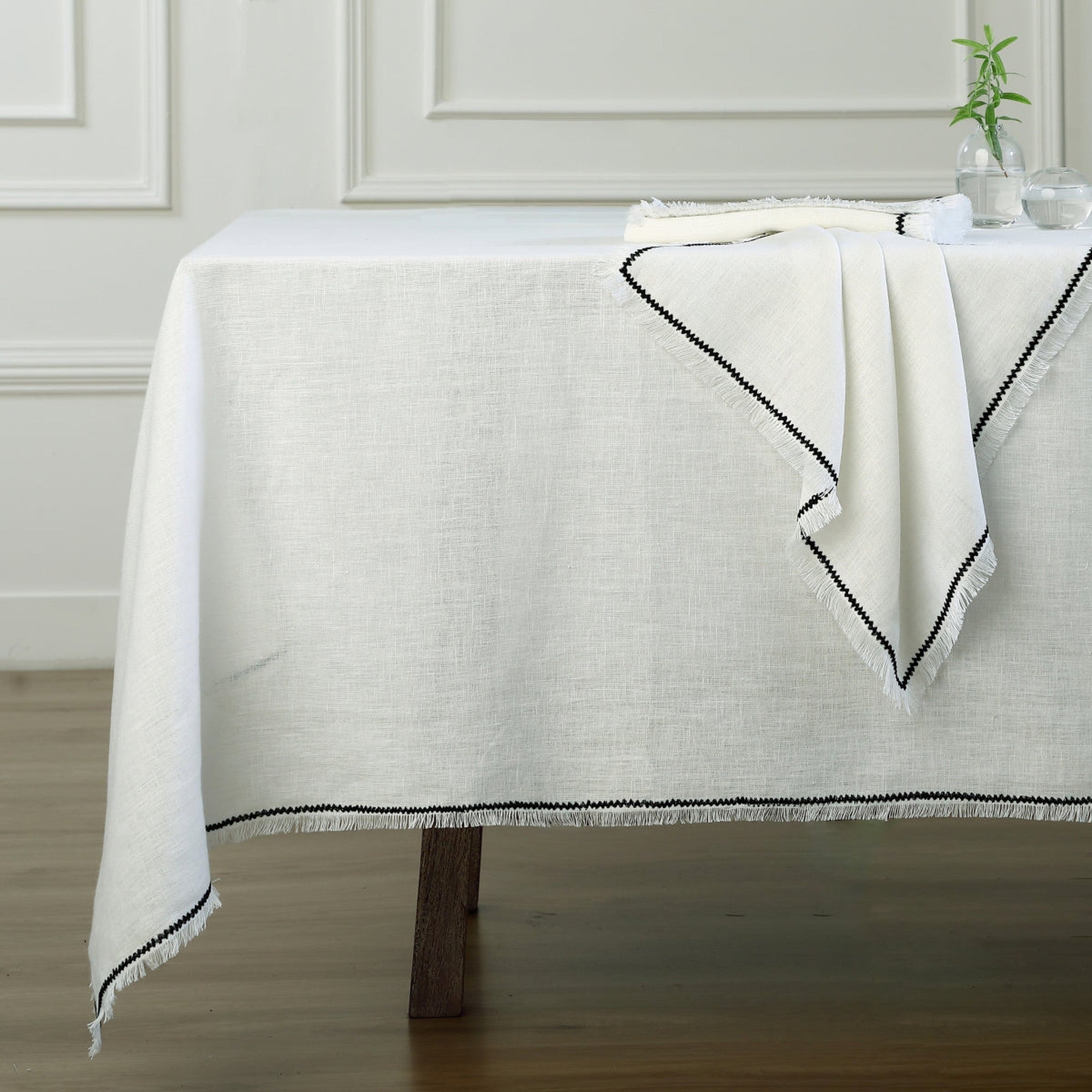 Gabriel - Tablecloth - Washed Linen - White/Black