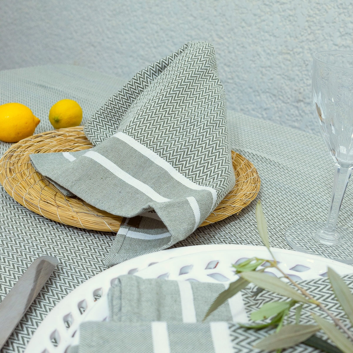 Sienna - Tablecloth + 8 Napkins - Olive Green