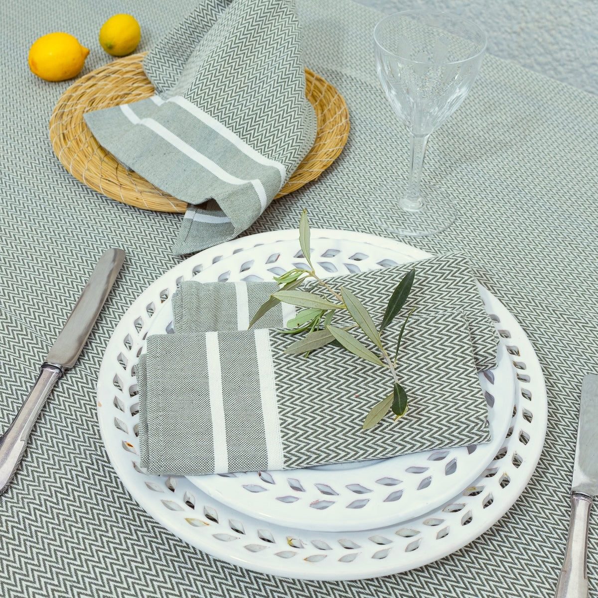 Sienna - Tablecloth + 8 Napkins - Olive Green