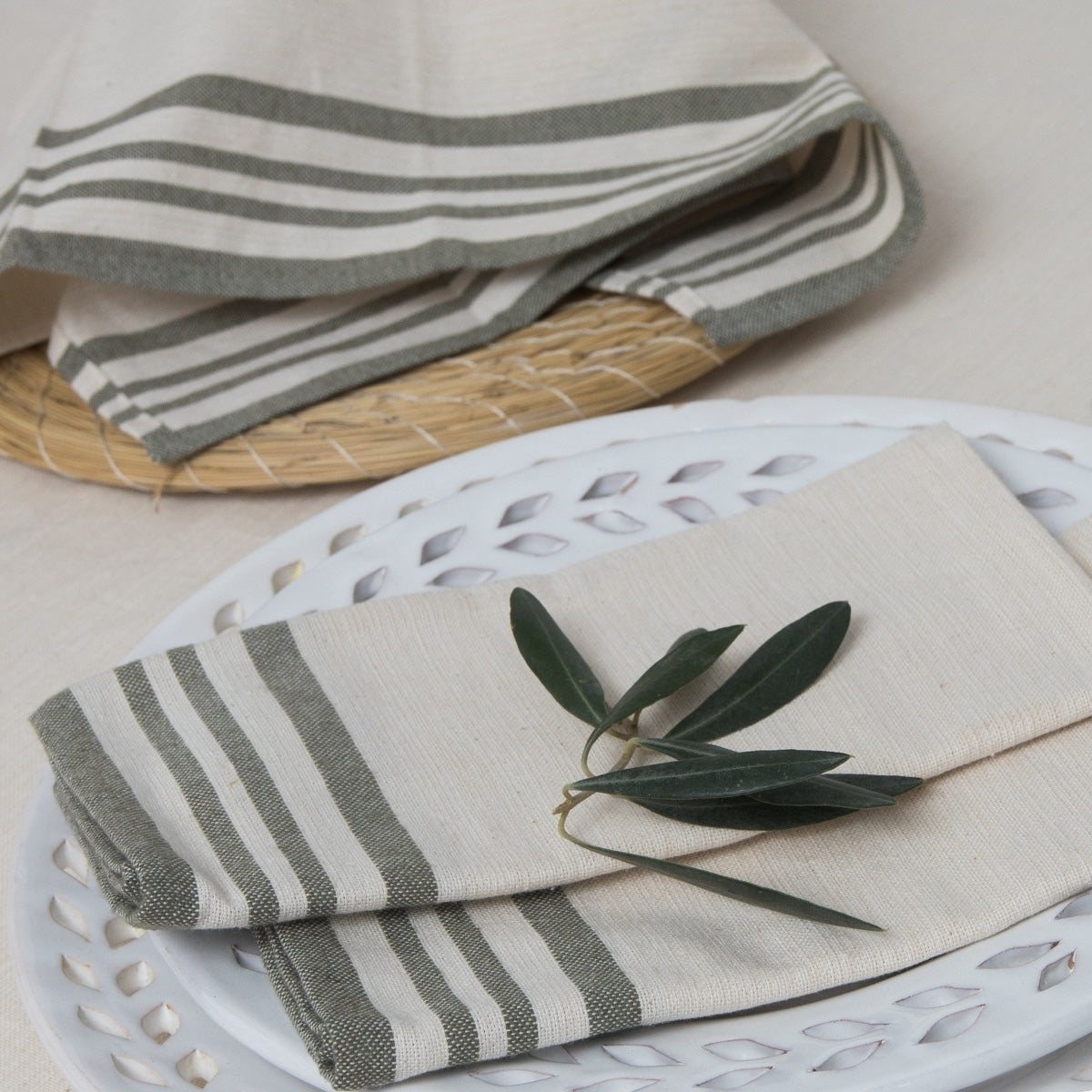 Guetary - Tablecloth + 8 Napkins - Linen Beige/Olive Green