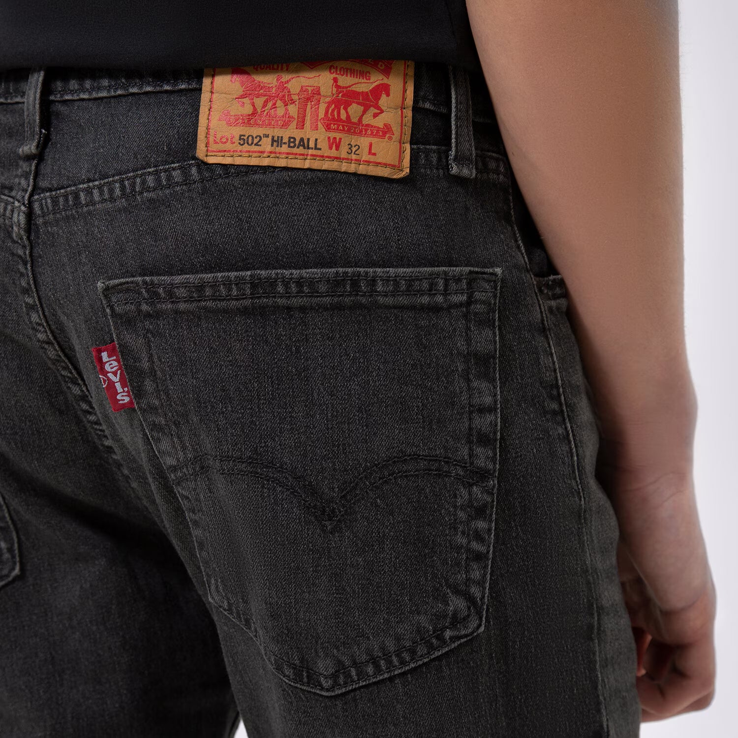 Jean Tapered Taille Mi-Haute Levi's 502 Hi-Ball Noir