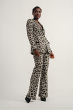 Los pantalones verdes de Randy Leo