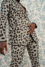 Los pantalones verdes de Randy Leo