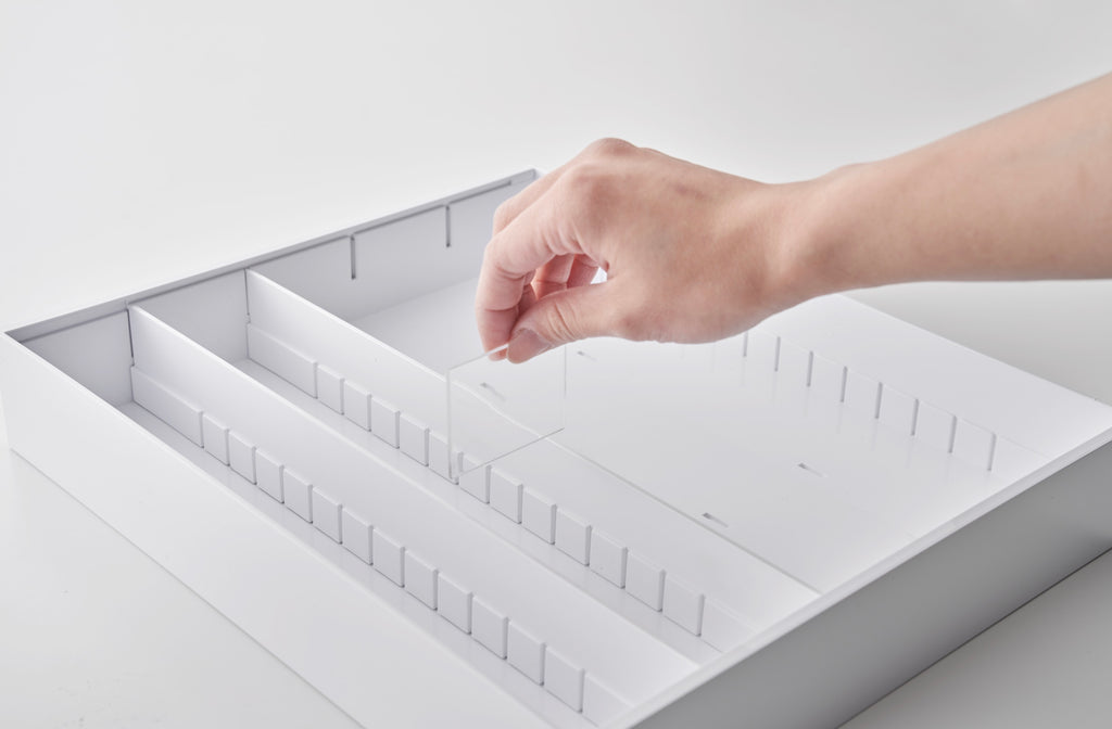 Expandable Cutlery Tray With Slanted Compartments - Tower - White