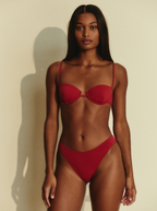 Bragas rojas cereza de los años 90