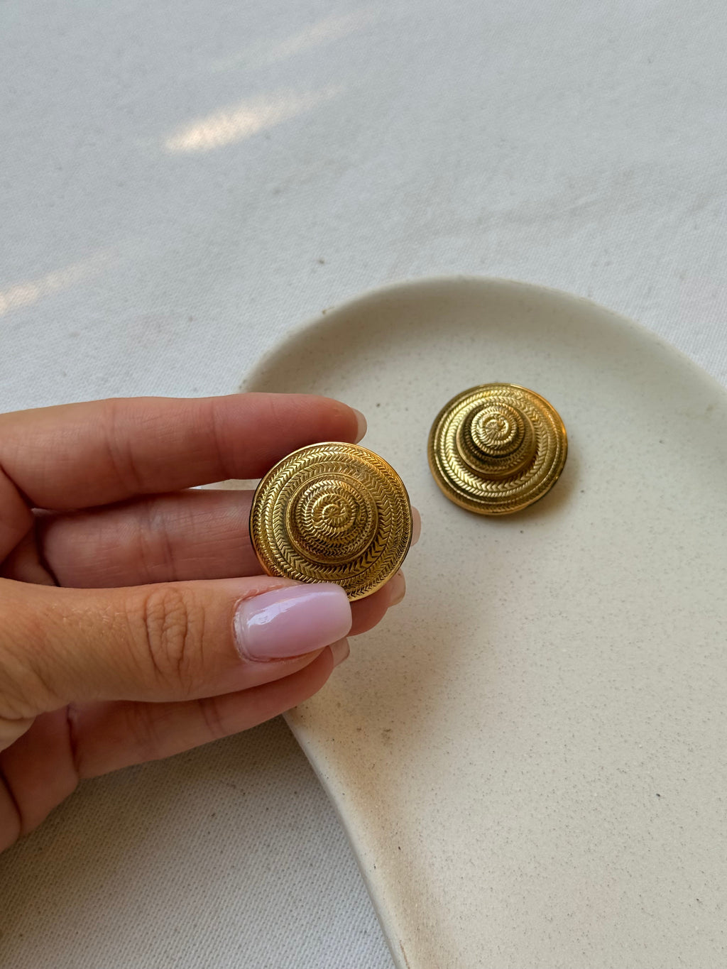Boucles D’Oreilles Nina Ricci Vintage - Chapeaux Dorés