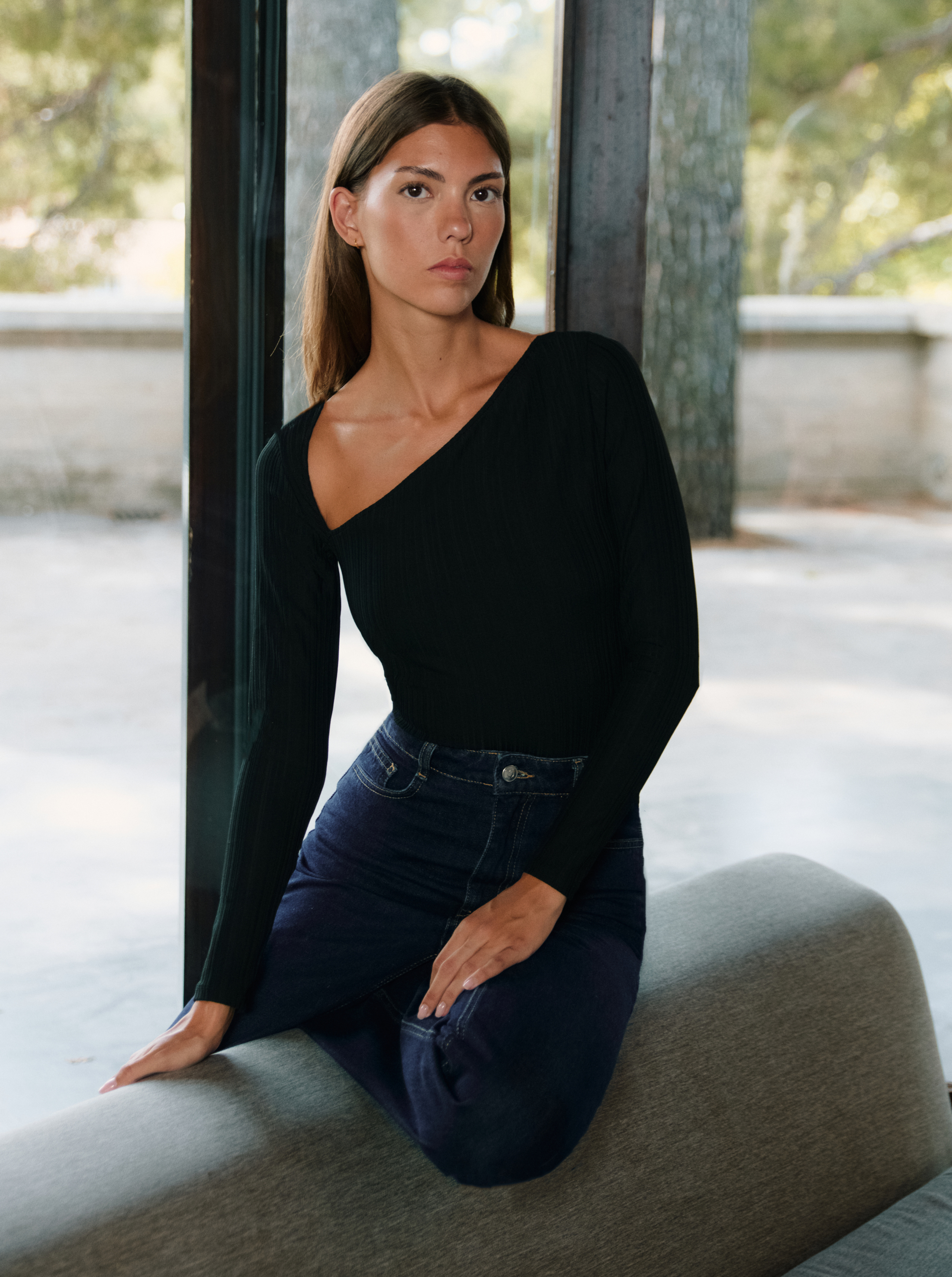 Body con barra de polvo oscuro