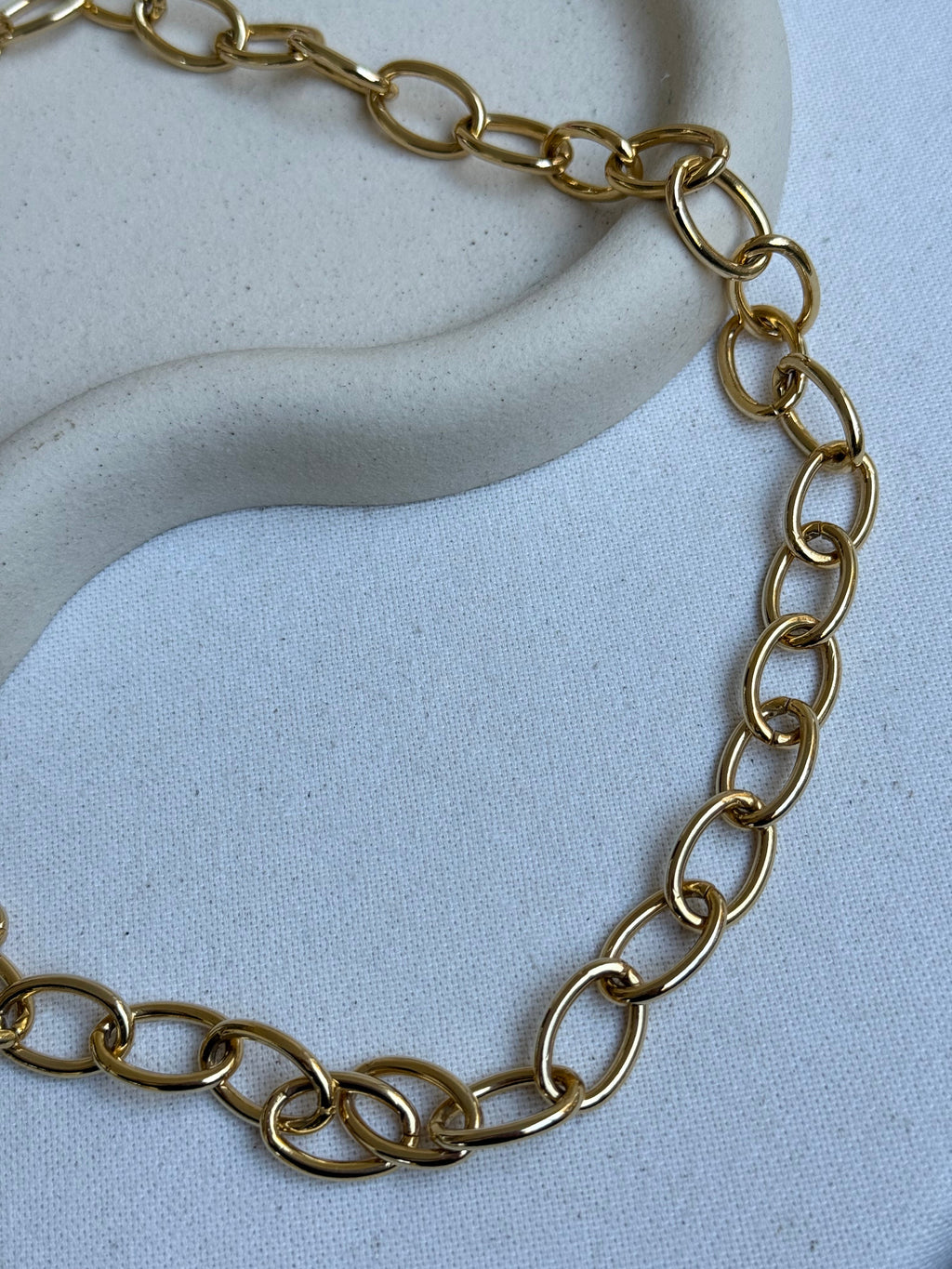 Vintage Gold-Tone Necklace - Gold-Tone Oval Chain