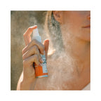 Aplicación de bruma solar SPF50+ cara invisible protección antipolución Les Petits Prödiges