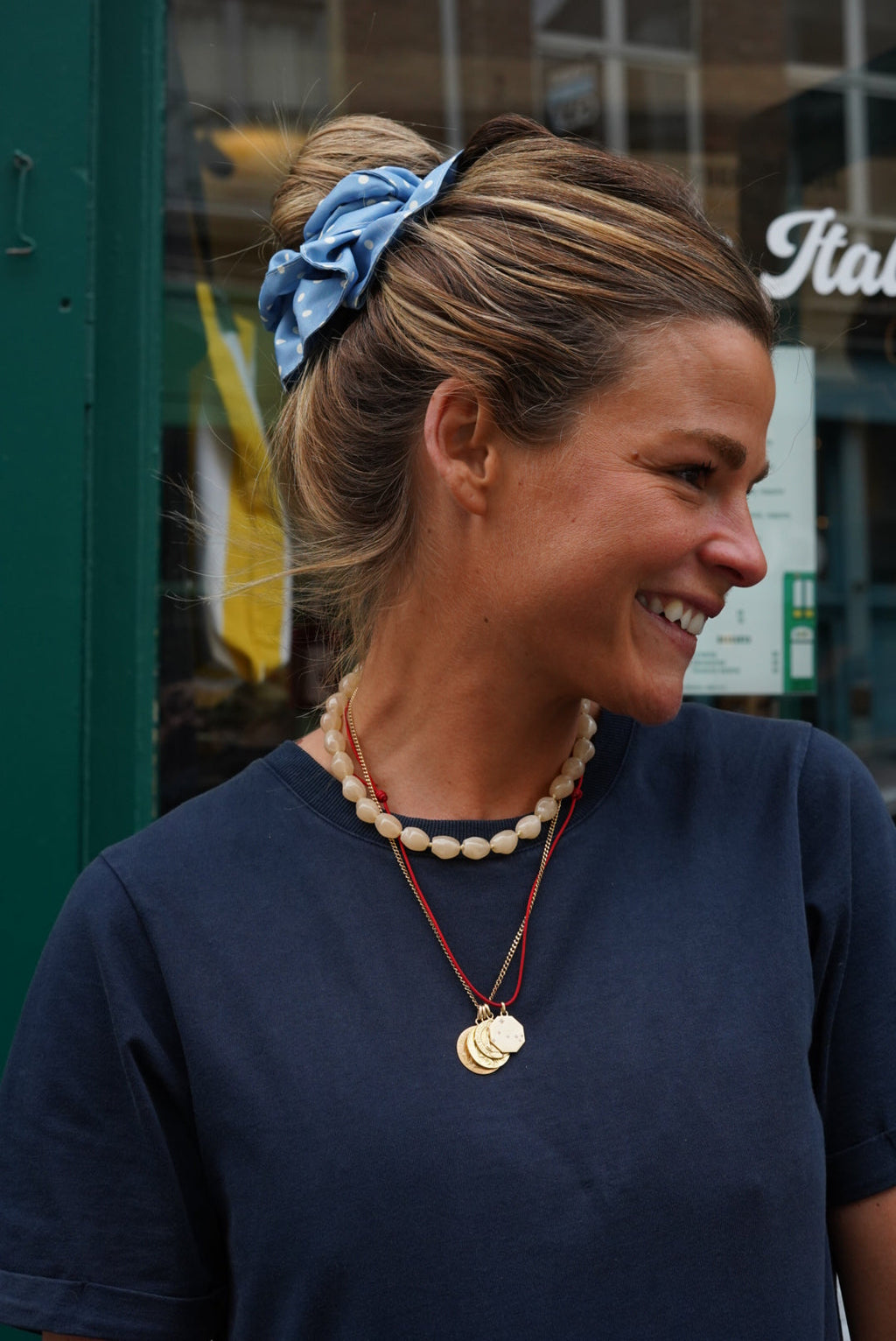 Chunky beige bead necklace