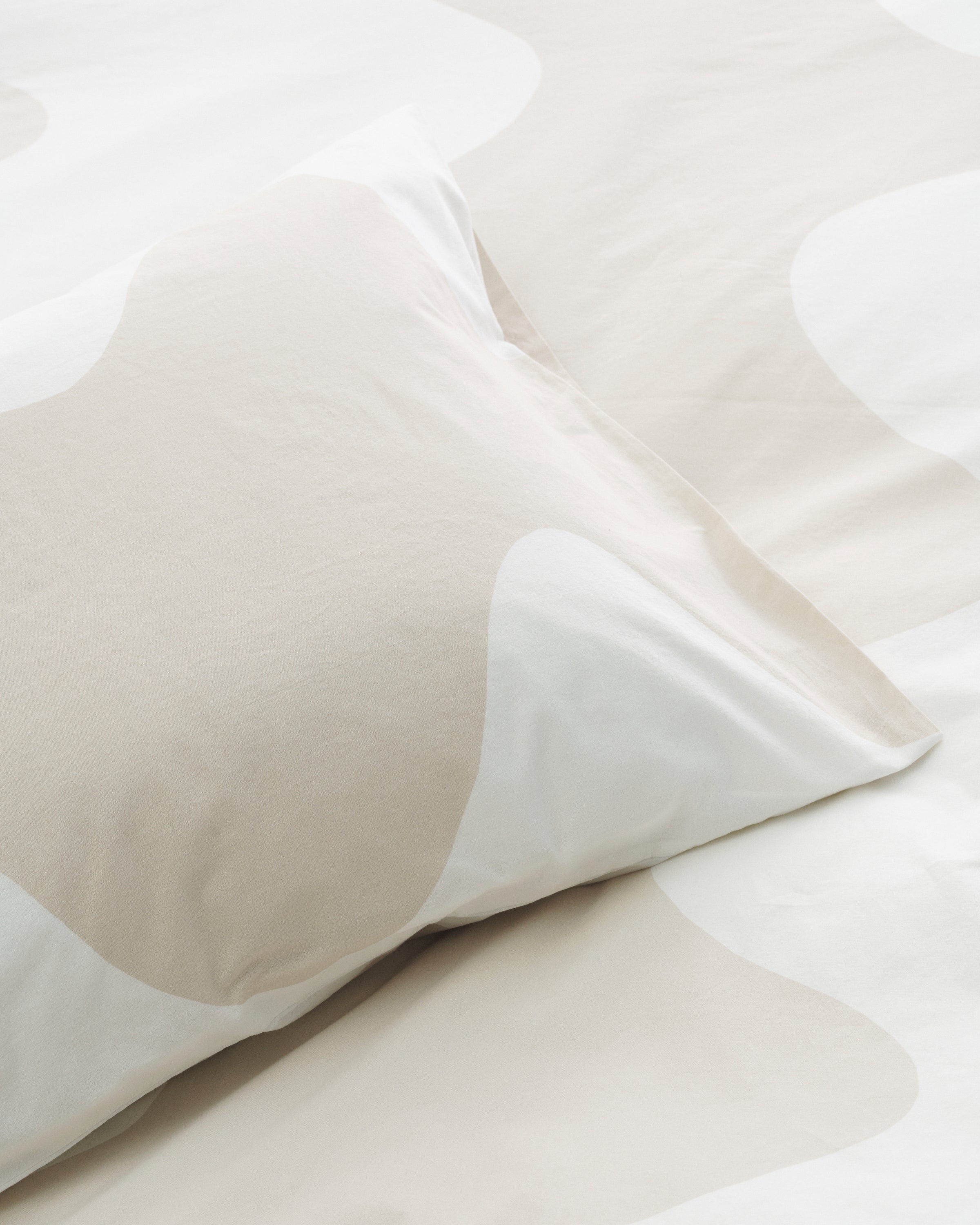 Lokki Pillowcase - White & Beige