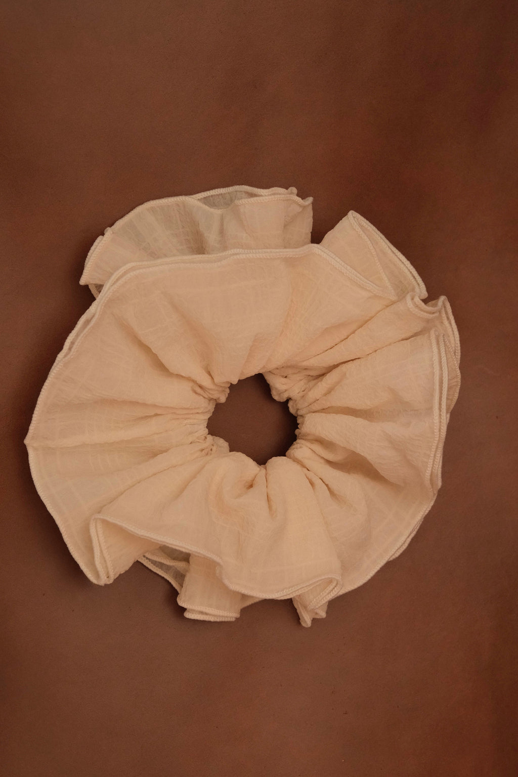 Maxi ruffle scrunchie écru