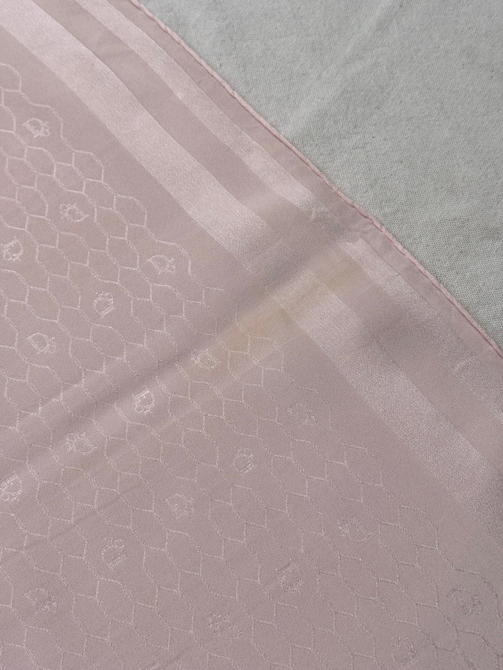 Bufanda Christian Dior vintage – Monograma tono sobre tono rosa