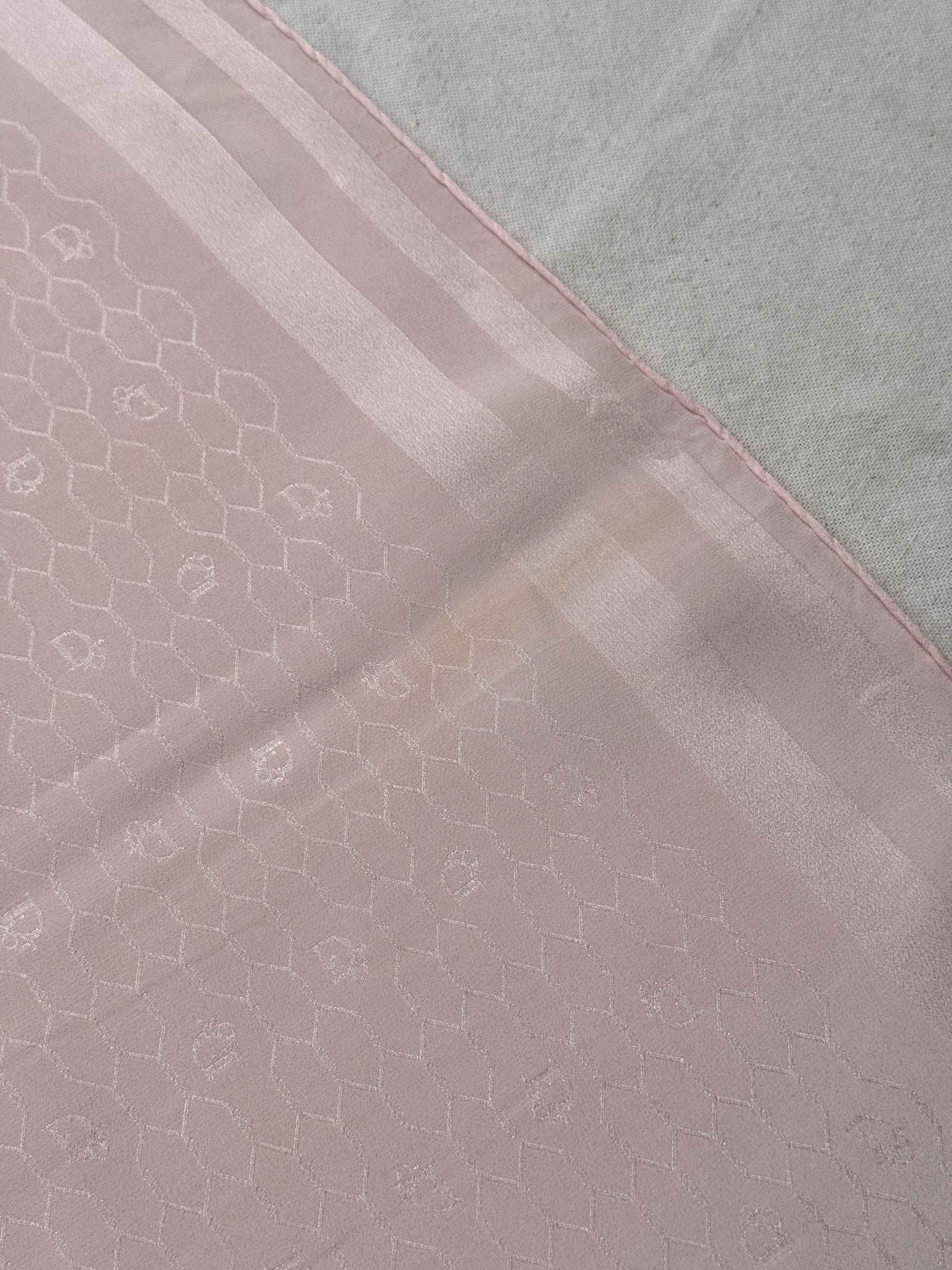 Bufanda Christian Dior vintage – Monograma tono sobre tono rosa