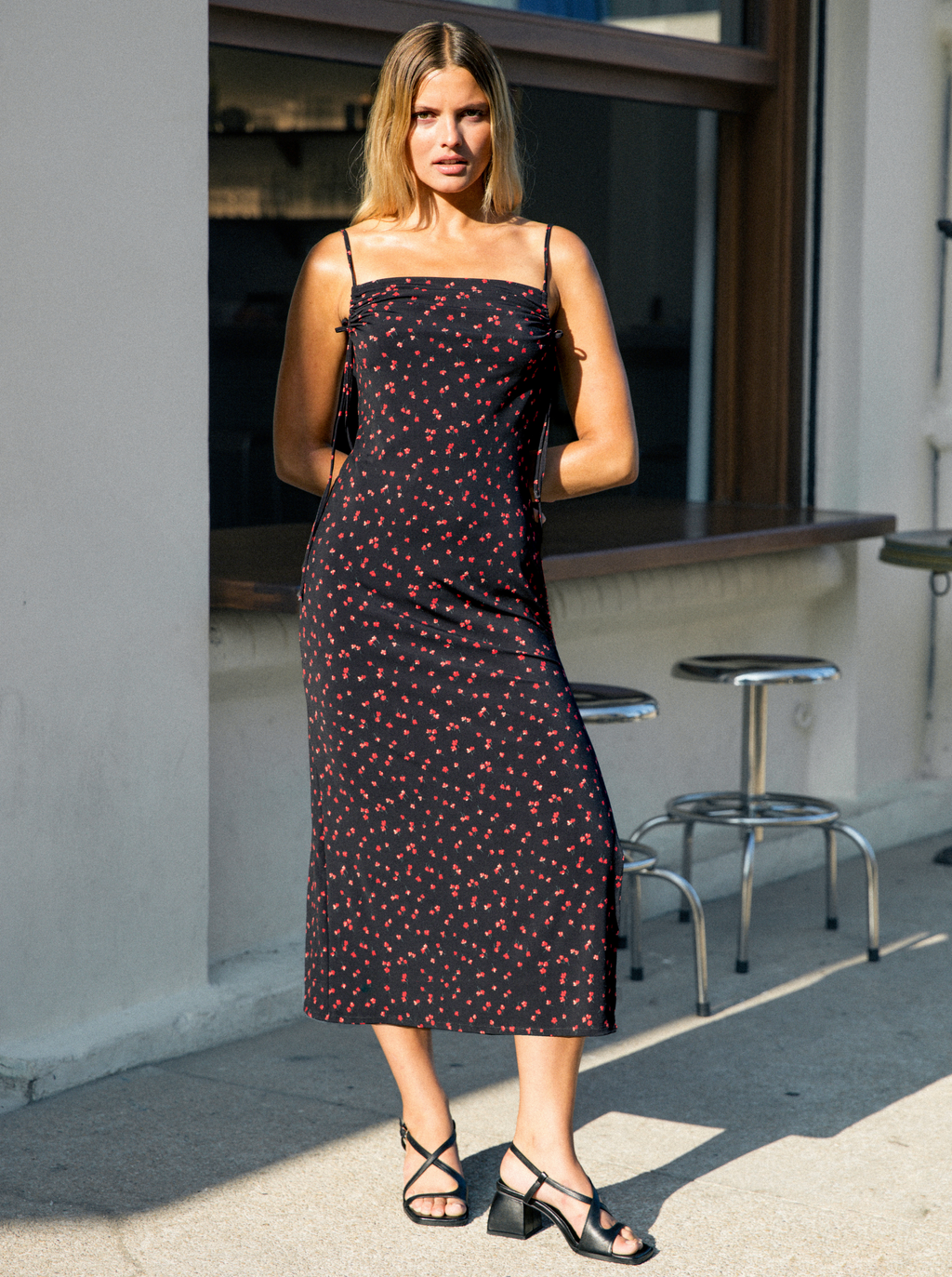 Robe Open Back Flowery Night