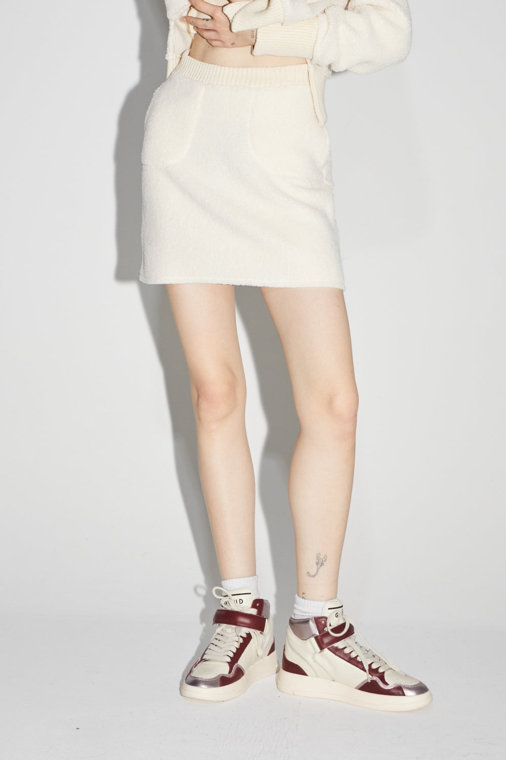 La minifalda blanca Preppy de Blake