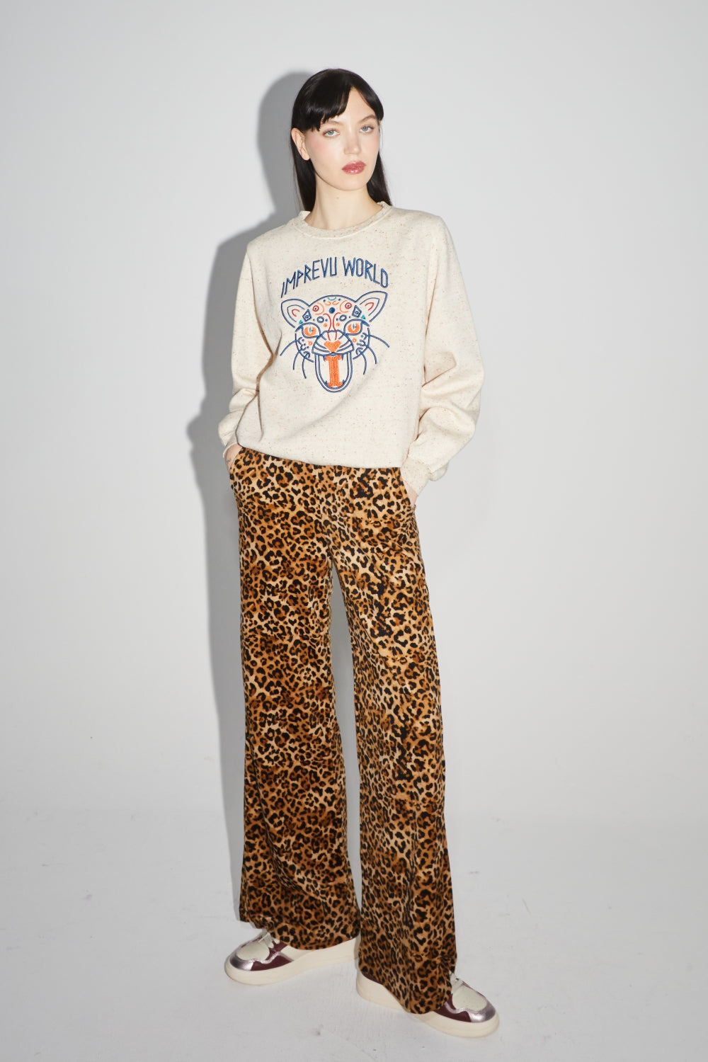 The Eddie Leo Embroidery Sweatshirt Beige