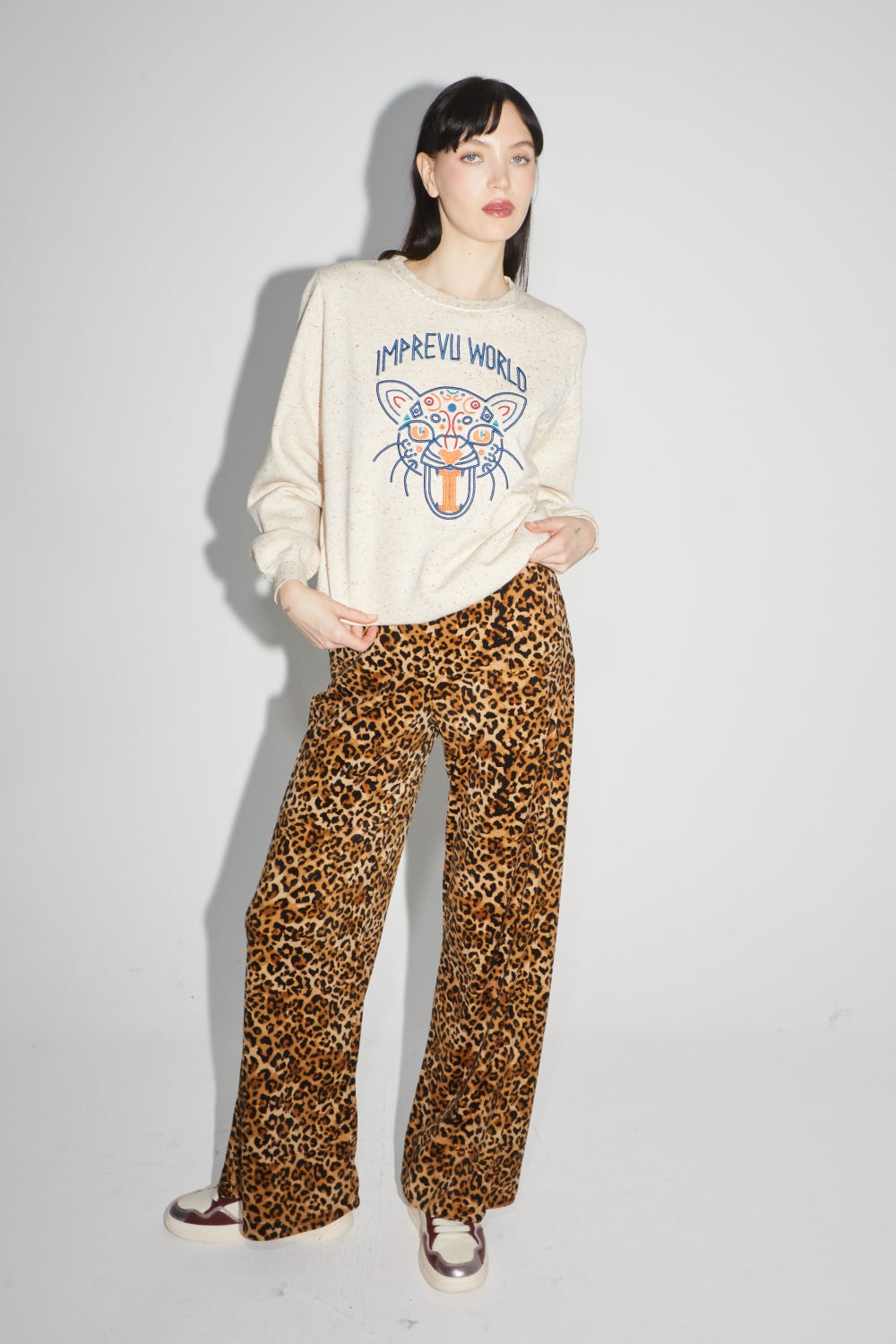 The Eddie Leo Embroidery Sweatshirt Beige