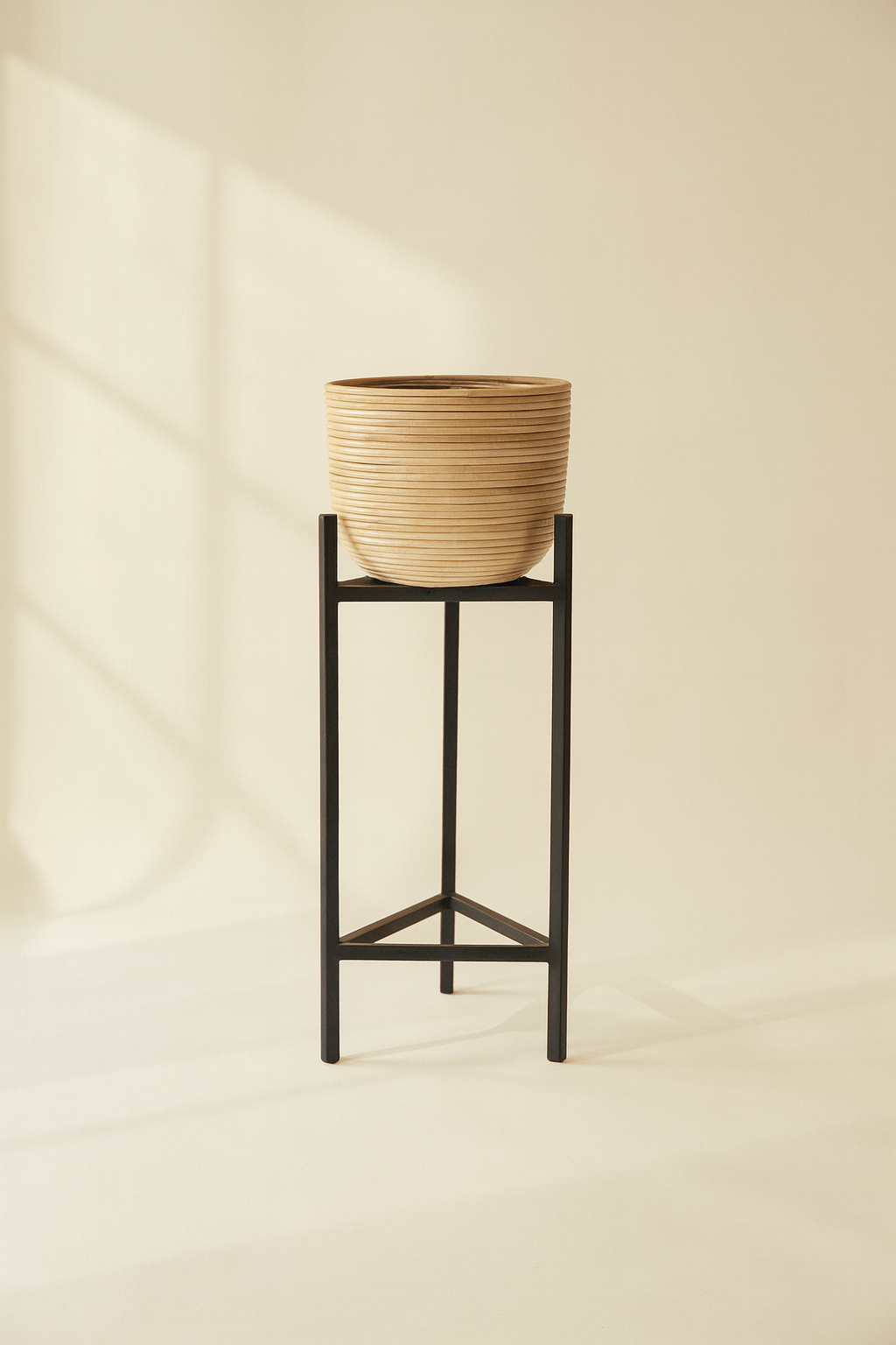Lima – Übertopf Medium – Rattan/Metall – Schwarz