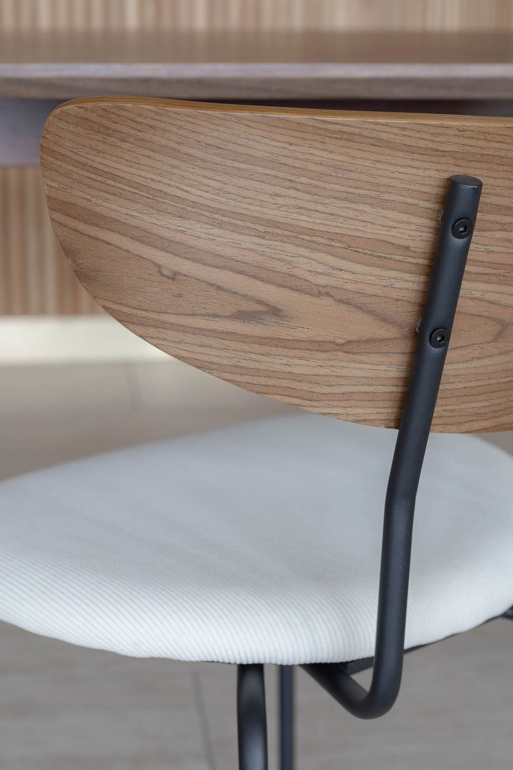 Mesa De Madera De Nogal Y 6 Sillas Riva - Pana Crudo