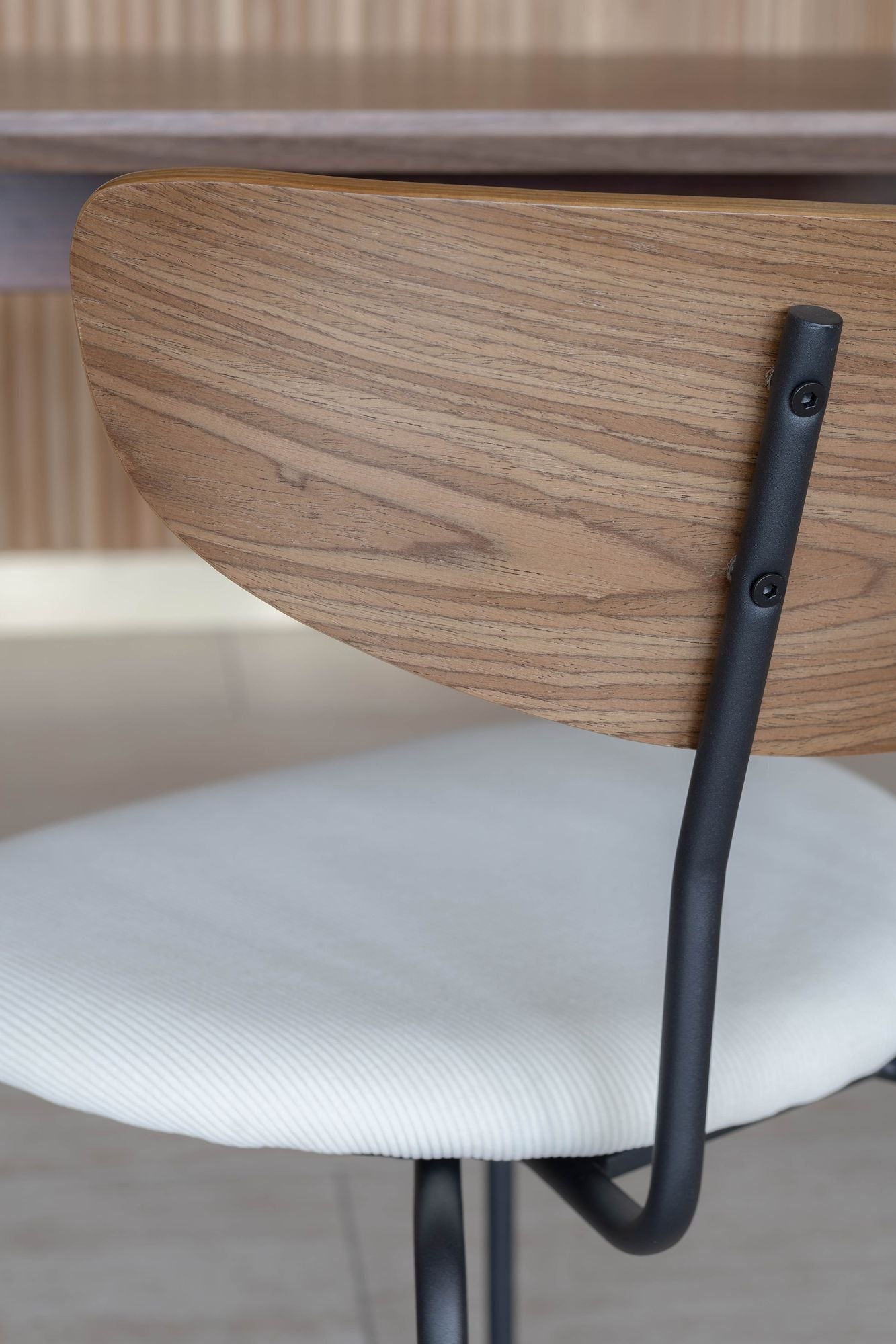 Mesa De Madera De Nogal Y 6 Sillas Riva - Pana Crudo